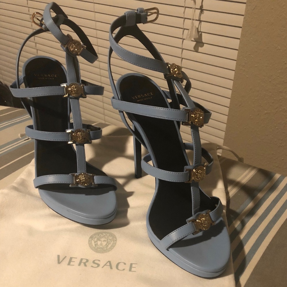 Versace Signature Medusa Strap Sandal 👡